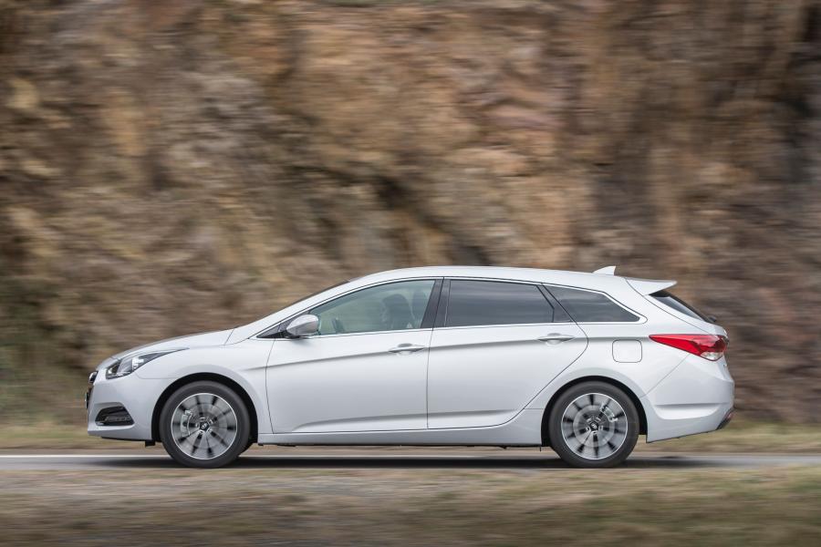  Hyundai i40 Wagon 2015 года  (UK) (фото 17 из 28)